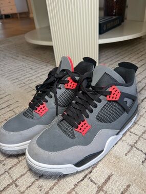 LIKE NEW - Men’s US 11 Nike Jordans